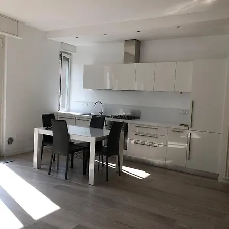 Bright & Spacious Near Navigli - Ponti Milan