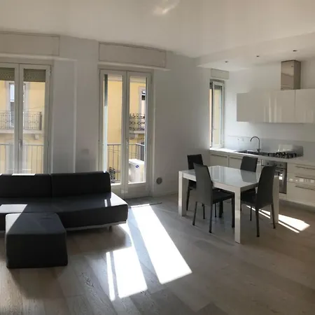 Bright & Spacious Near Navigli - Ponti Apartment *