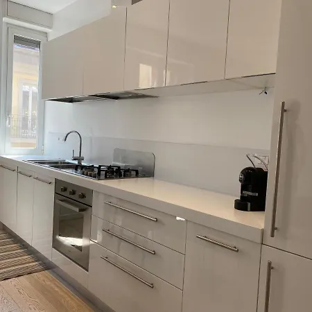 Bright & Spacious Near Navigli - Ponti Apartment Milan