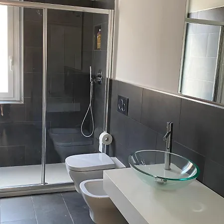 Bright & Spacious Near Navigli - Ponti Apartment Milan